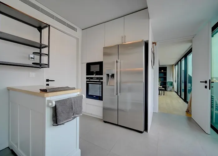 Mirabilis Apartments - Lx Living